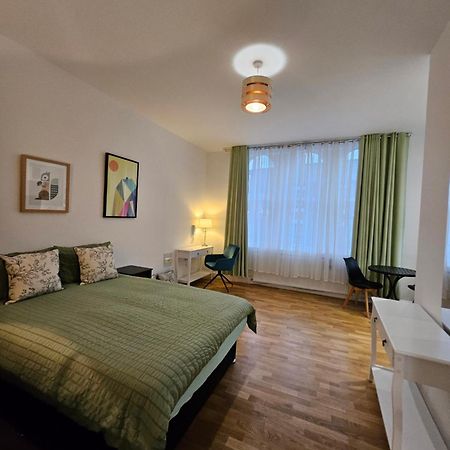 Central Chambers Suites - Suite 1 Leek Kültér fotó