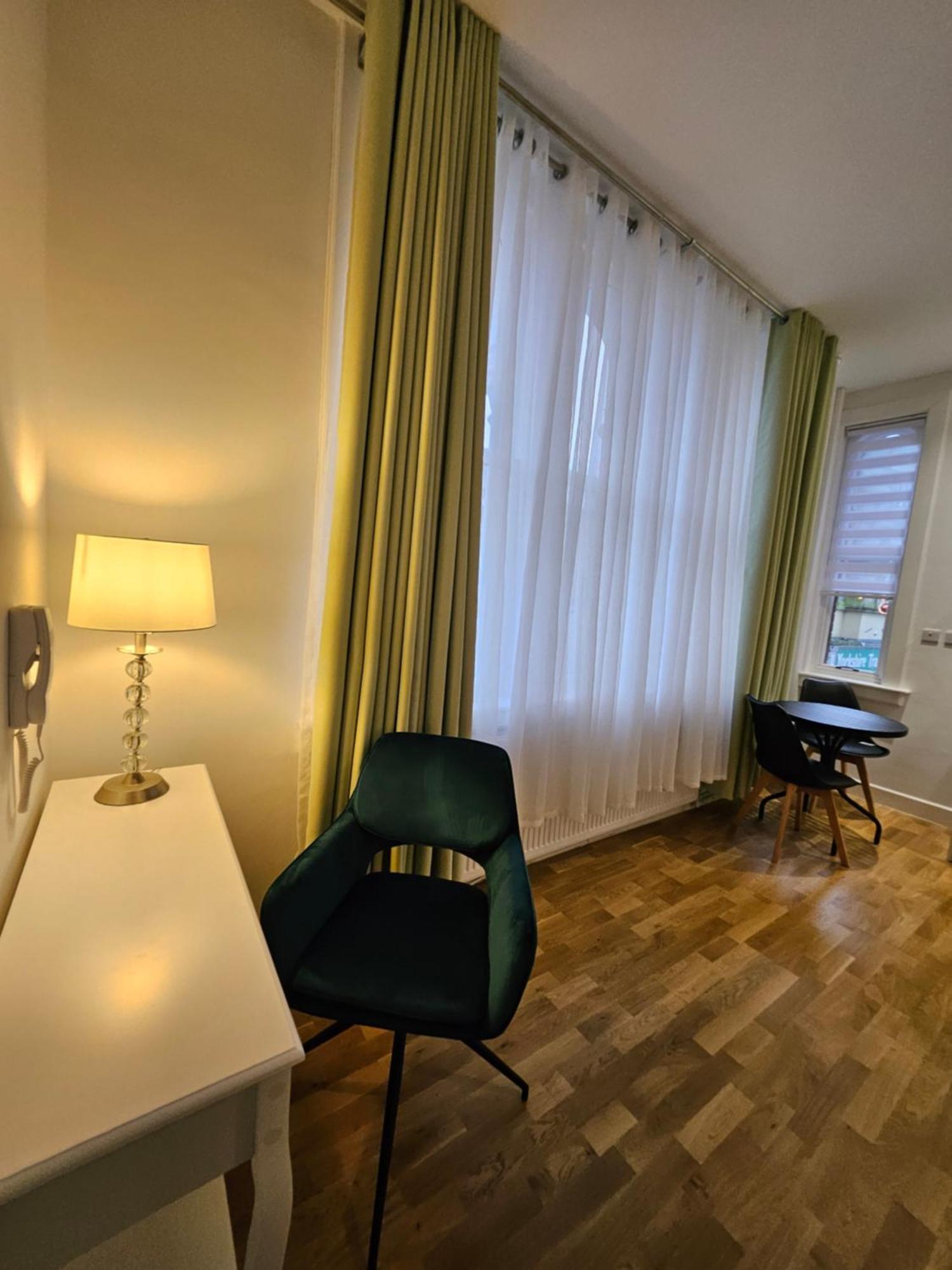 Central Chambers Suites - Suite 1 Leek Kültér fotó