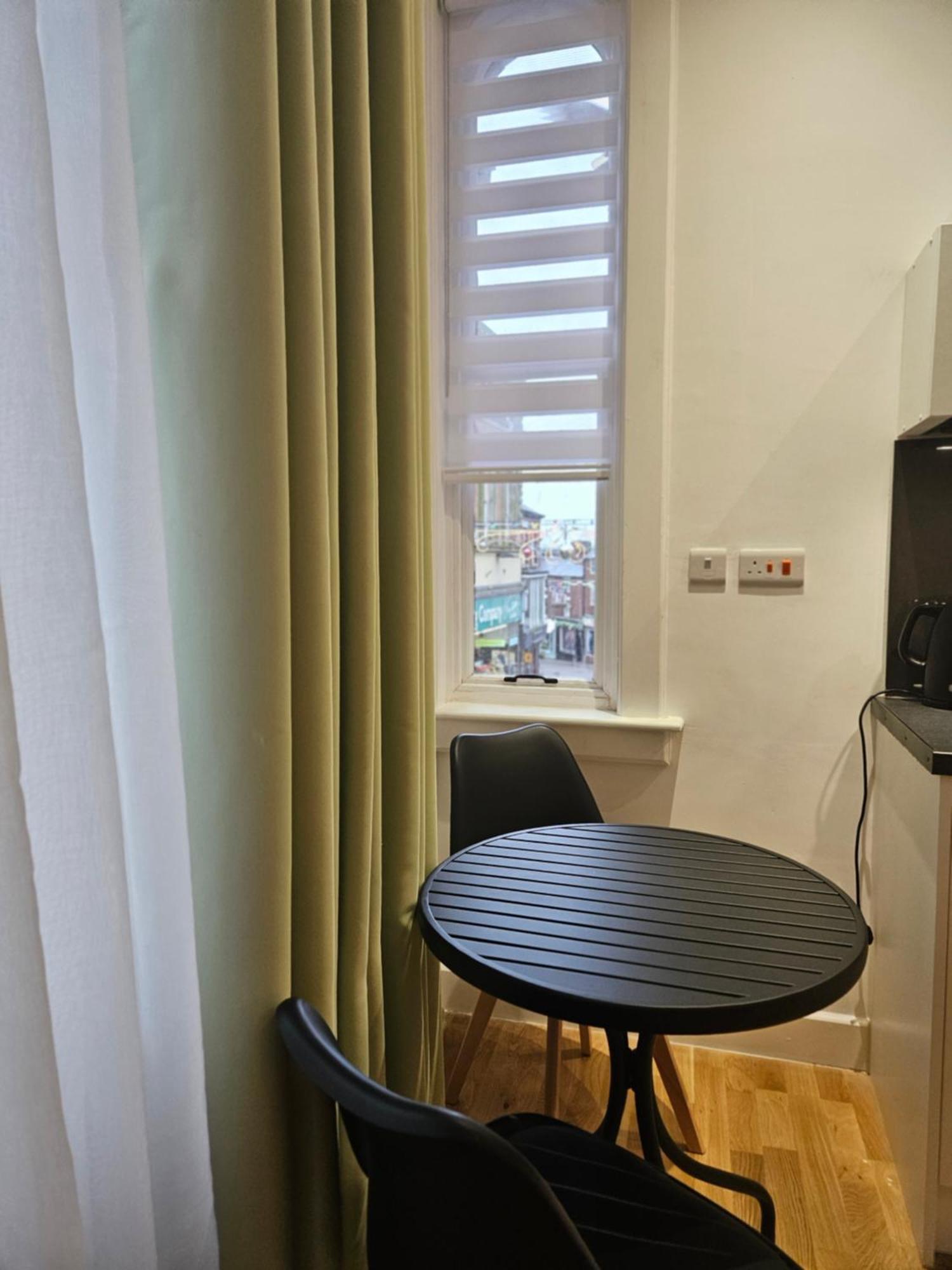 Central Chambers Suites - Suite 1 Leek Kültér fotó