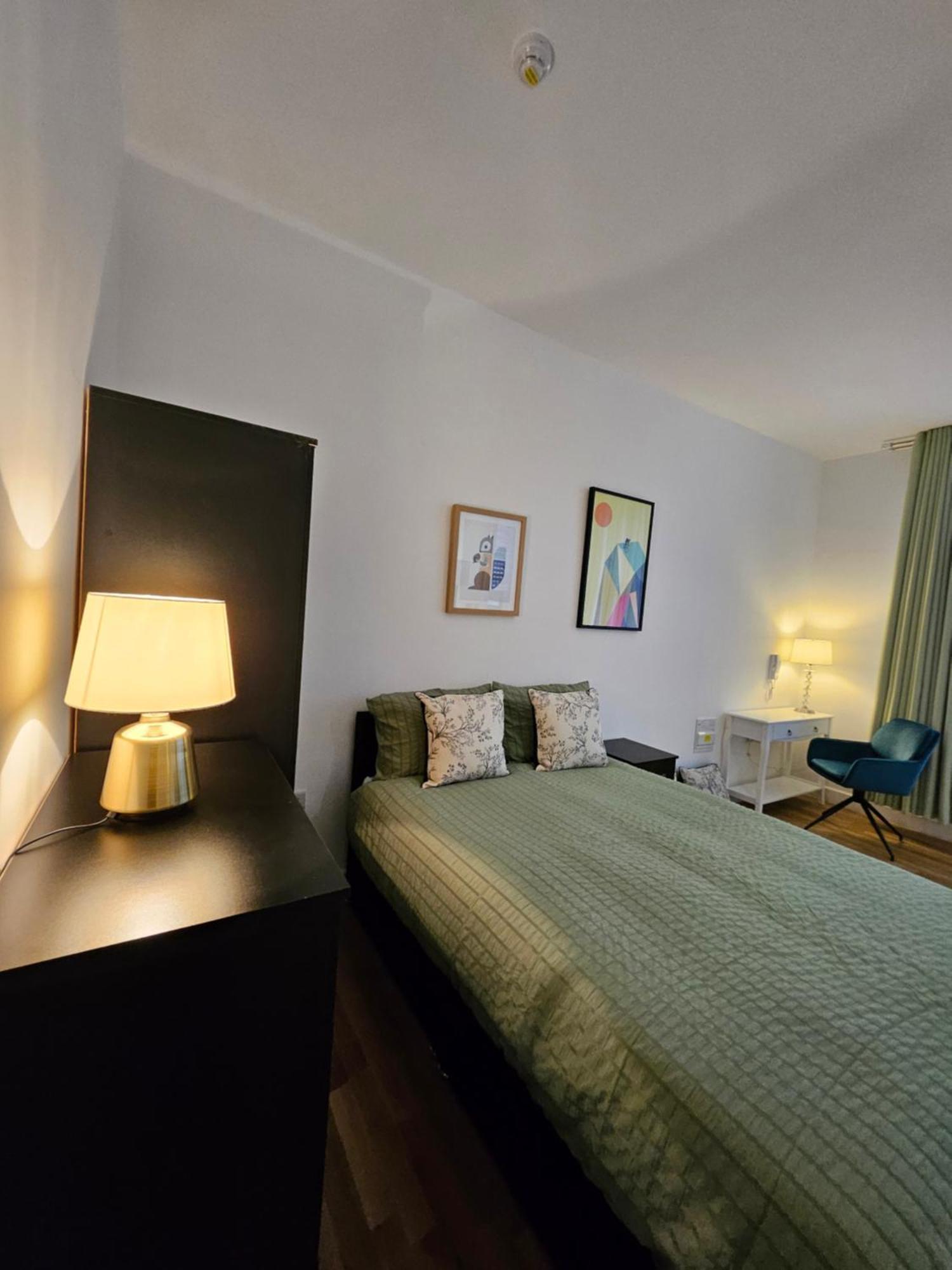 Central Chambers Suites - Suite 1 Leek Kültér fotó