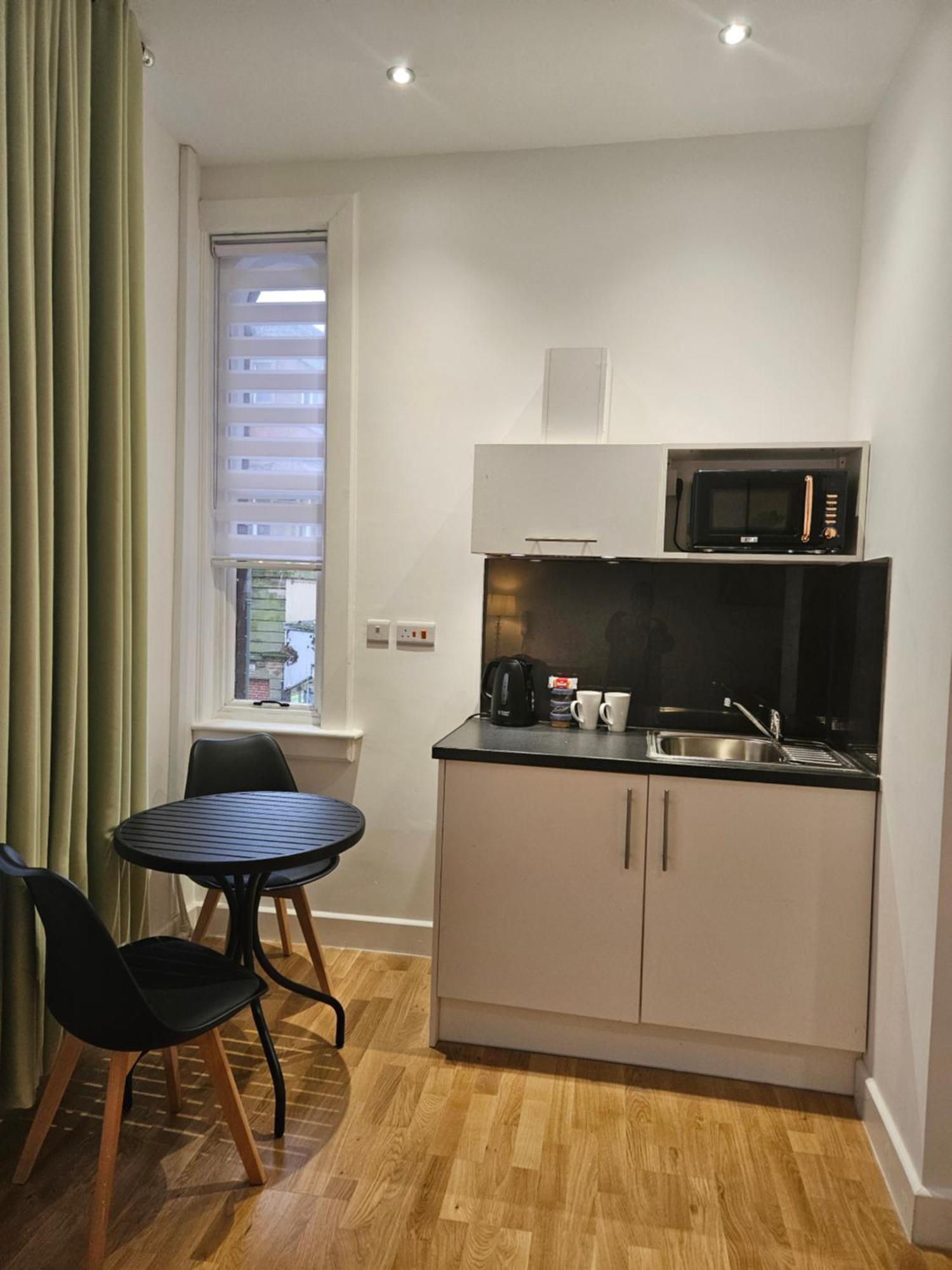 Central Chambers Suites - Suite 1 Leek Kültér fotó