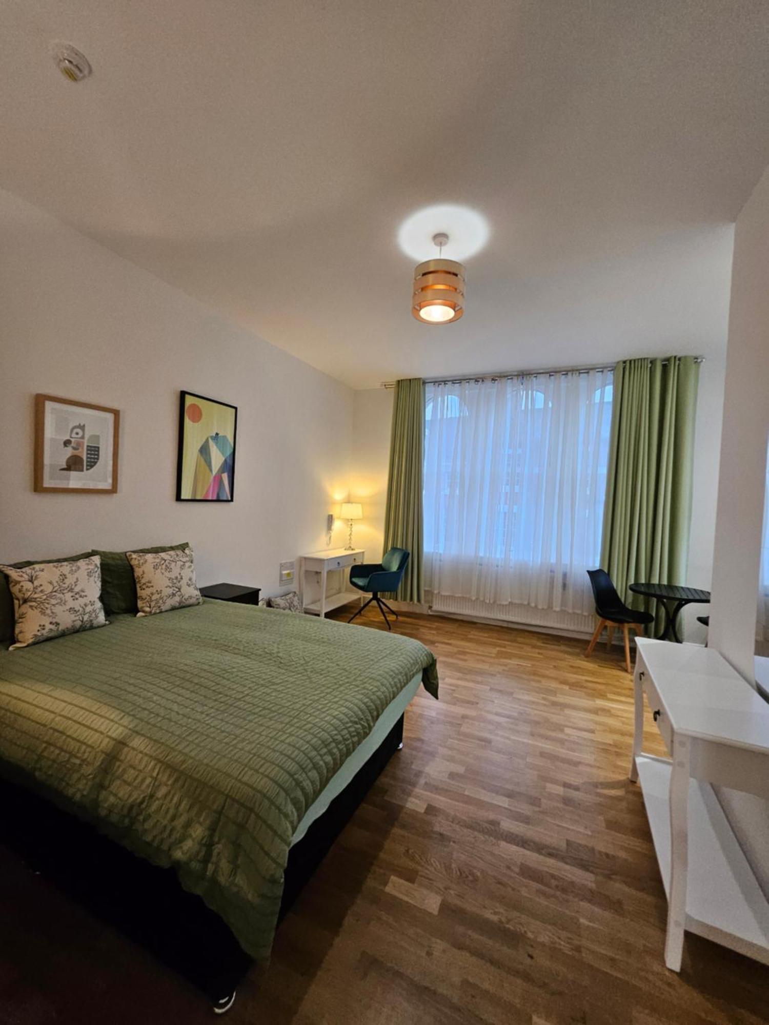 Central Chambers Suites - Suite 1 Leek Kültér fotó