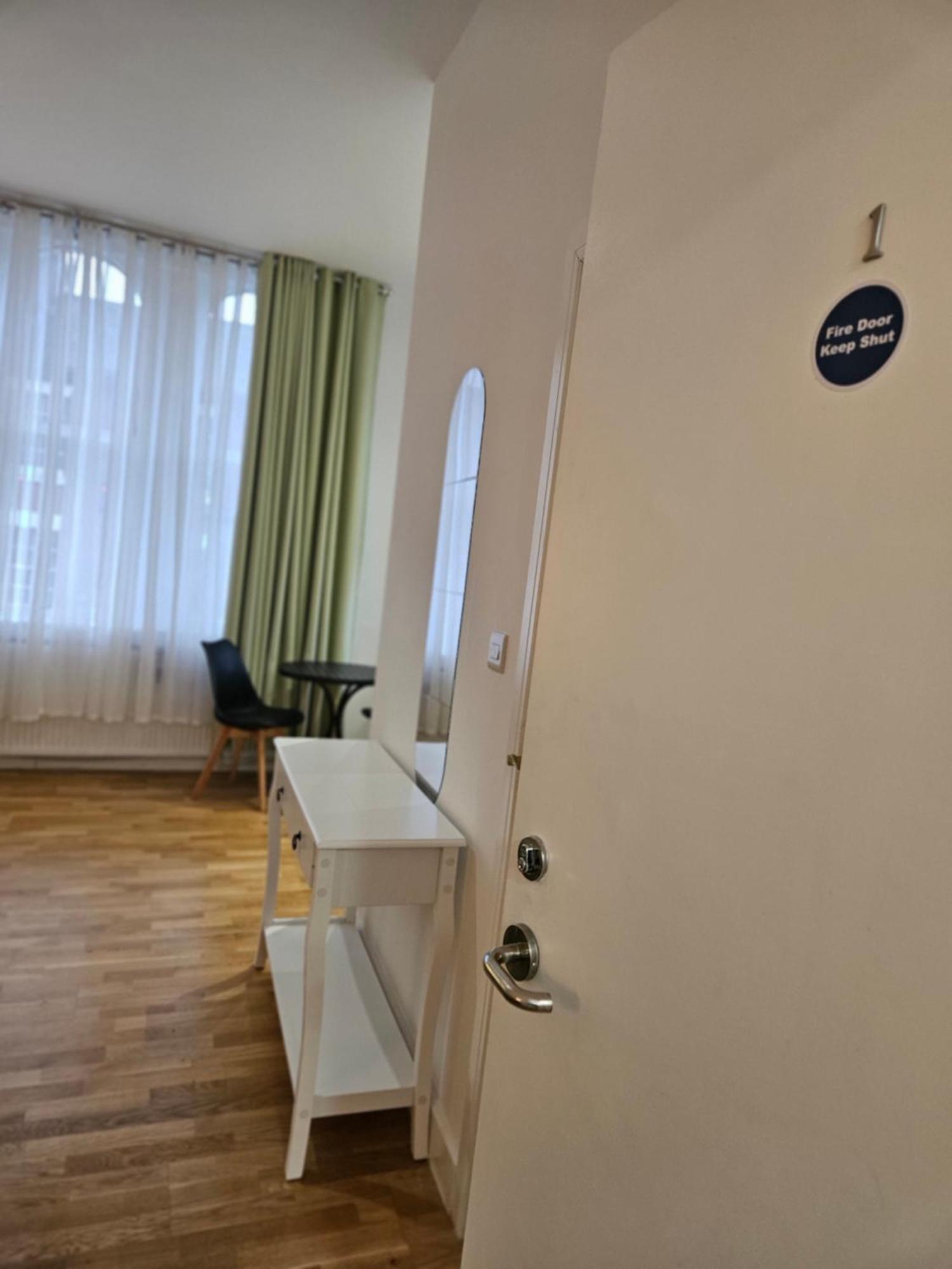 Central Chambers Suites - Suite 1 Leek Kültér fotó