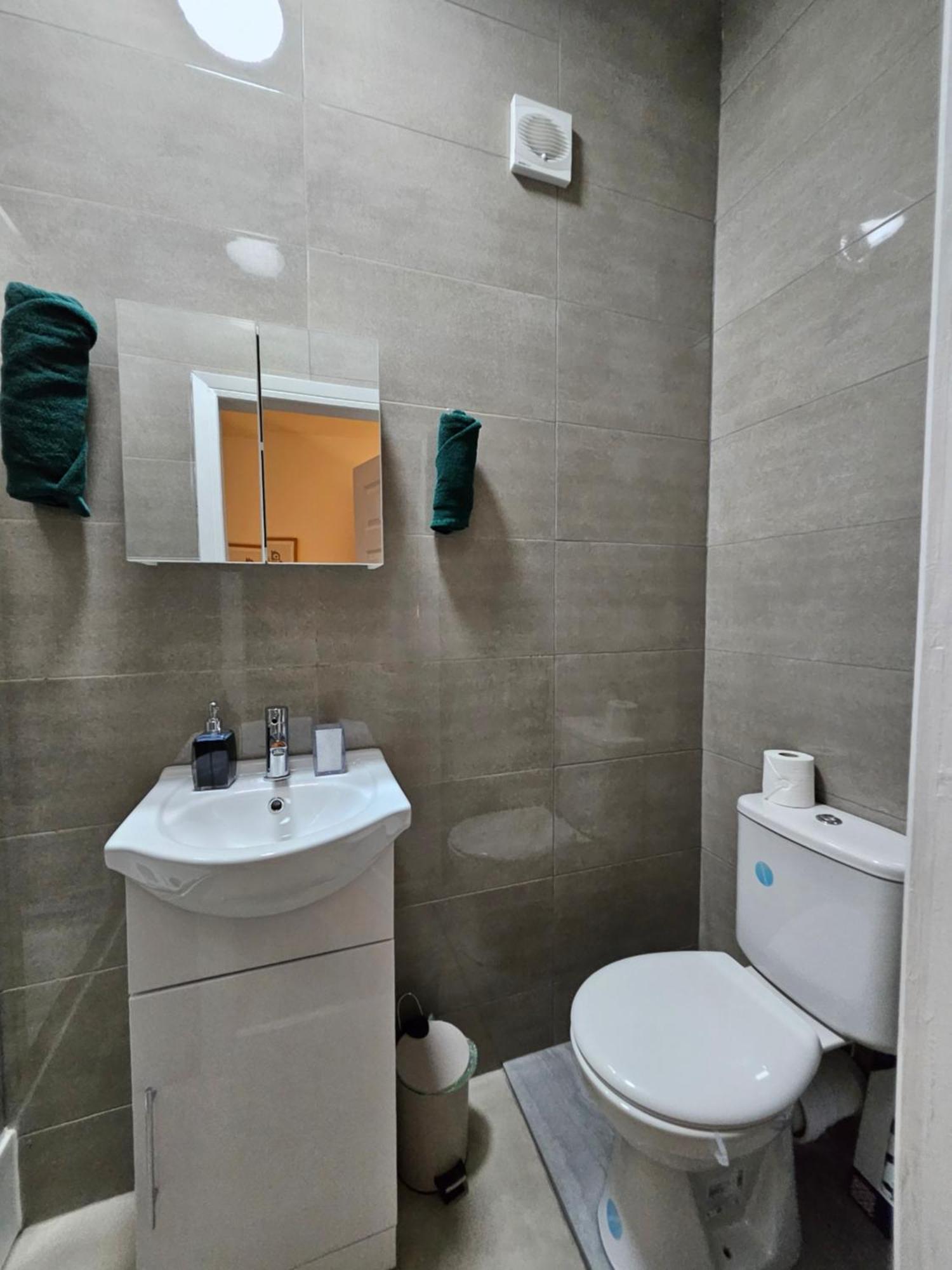 Central Chambers Suites - Suite 1 Leek Kültér fotó